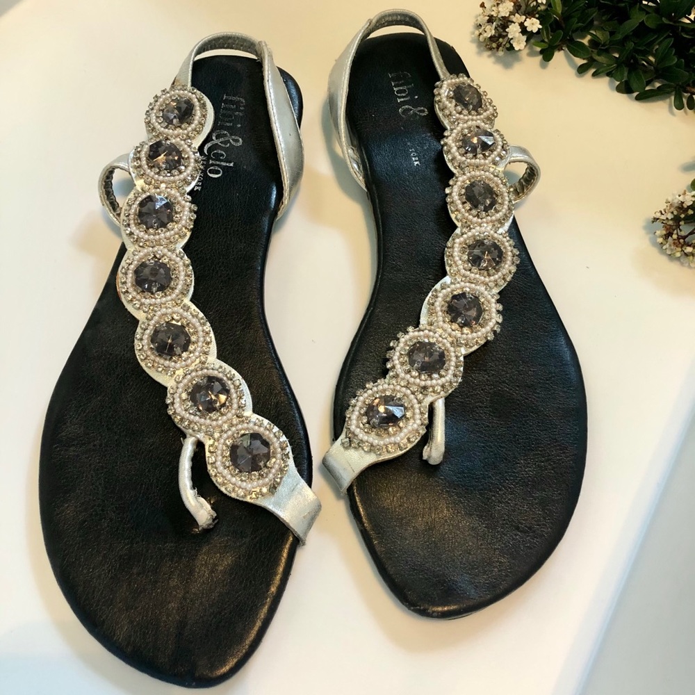 Silver sandals with sparkle jewels!